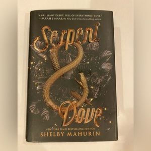📚 Serpent & Dove by Shelby Mahurin
